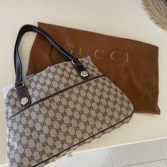 Gucci GG woven Canvas Medium Bag NWOT - Picture 1 of 7